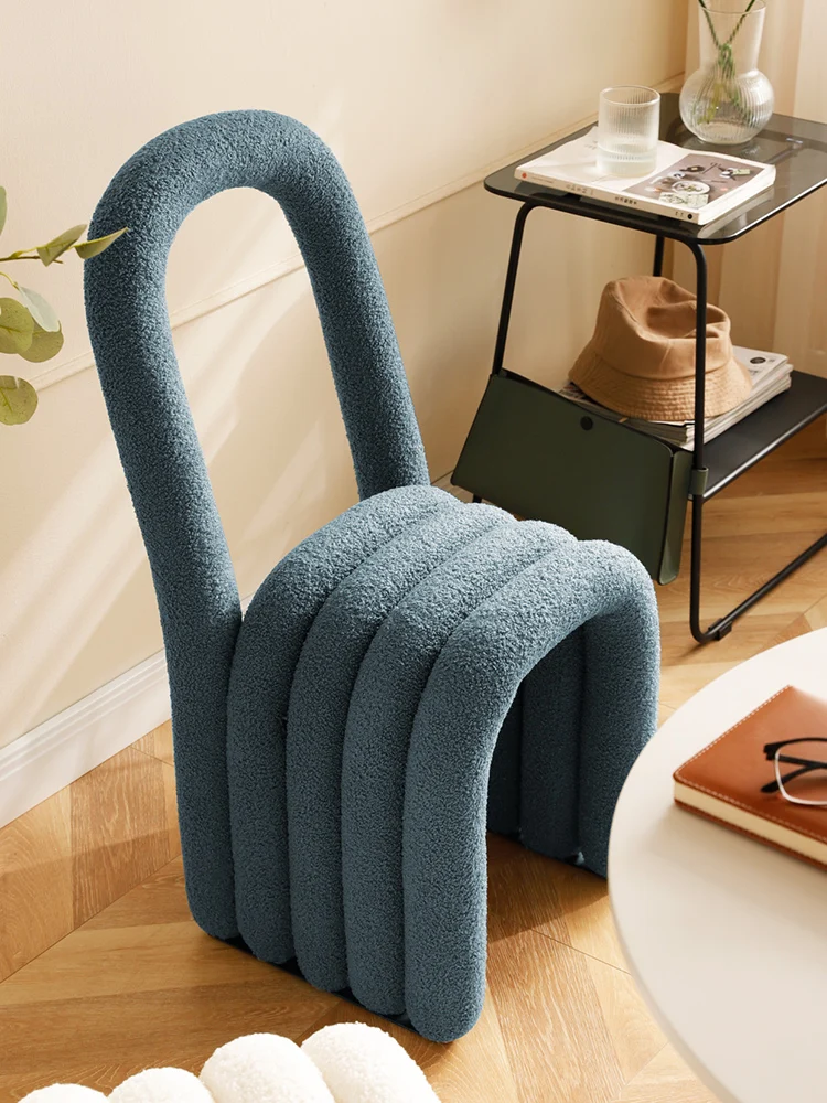 נורדי יצירתי הצורה המוזרה הכיסא הביתה השינה חנות בגדים באינטרנט סלבריטאים צואה מסרק איפור מעצב האוכל הכיסא - 3