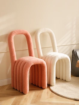 נורדי יצירתי הצורה המוזרה הכיסא הביתה השינה חנות בגדים באינטרנט סלבריטאים צואה מסרק איפור מעצב האוכל הכיסא