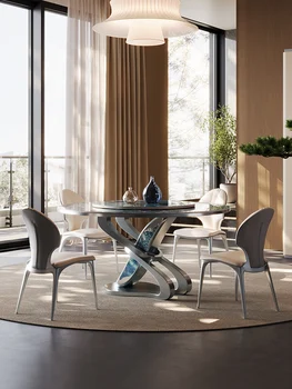 סביב שולחן האוכל עם הפטיפון, מודרני ופשוט high-end בבית בסלון, סביב שולחן האוכל